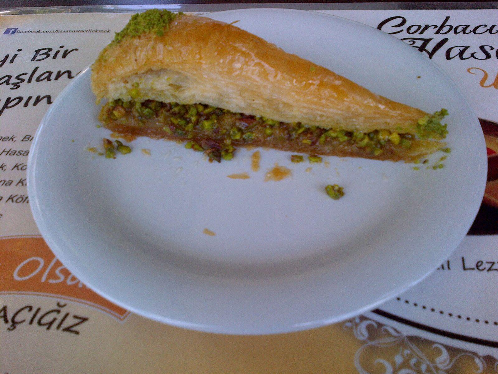 Premium Havuç Slice Baklava with Pistachios